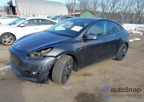 2024 Tesla Model Y Performance Dual Motor All-Wheel Drive z USA, uszkodzony, nr VIN 7SAYGDEF4RF023785